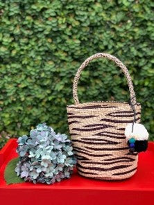 Bucket zebra purse made with toquilla straw