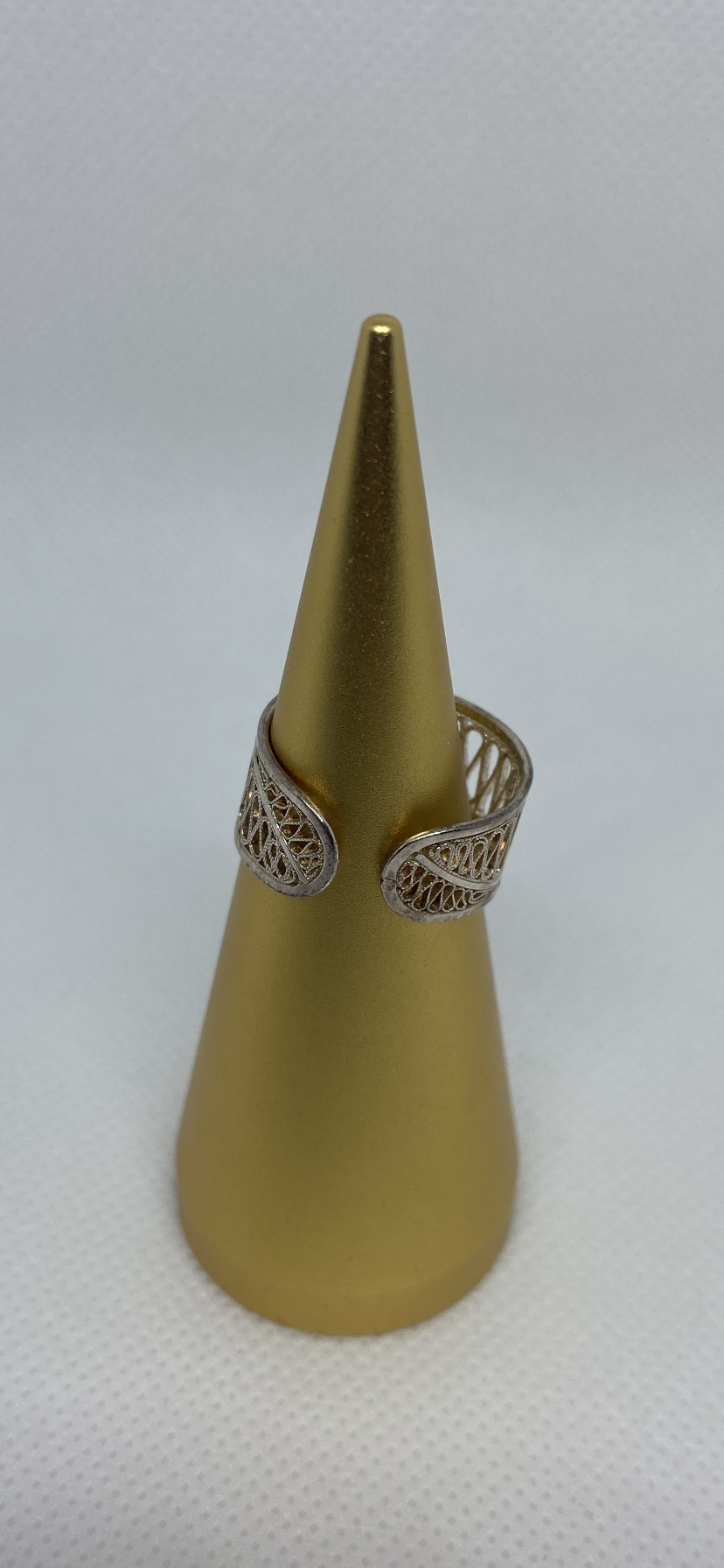 Elegant small filigree ring