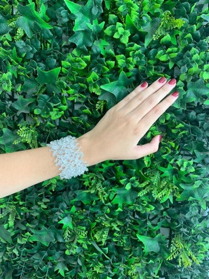 Hand-made bracelet weaved with chaquiras and white quartz stones