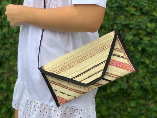 Clutch purse made with palm leaves multicolor